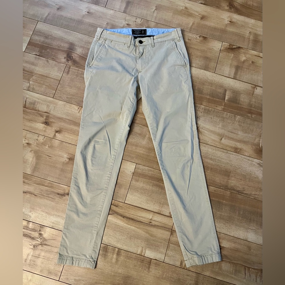 Abercrombie Men’s super Skinny khaki pant